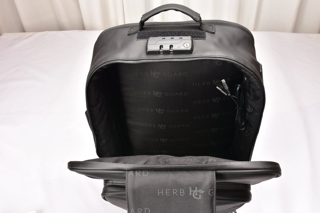 4077 XXL Leather Backpack with Combo Lock XXL Leather Backpack with Combo Lock (Holds Over 7 Ounces  main image 3
